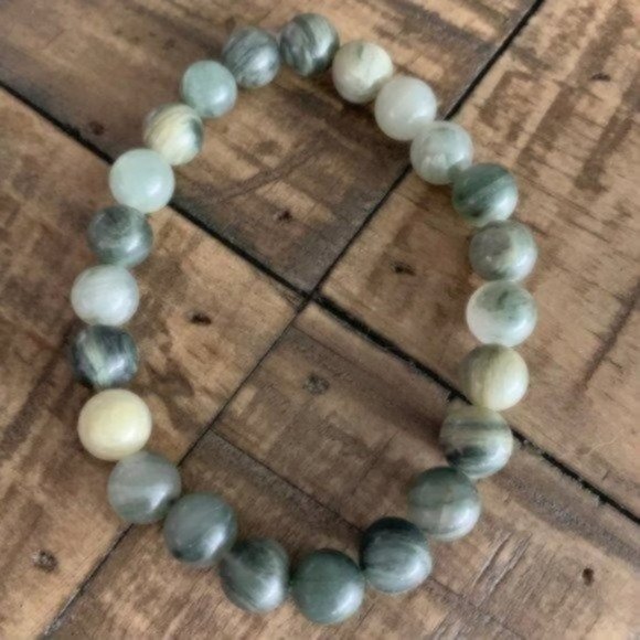 8mm Green Quartz Stretch Bead Bracelet - Picture 6 of 7